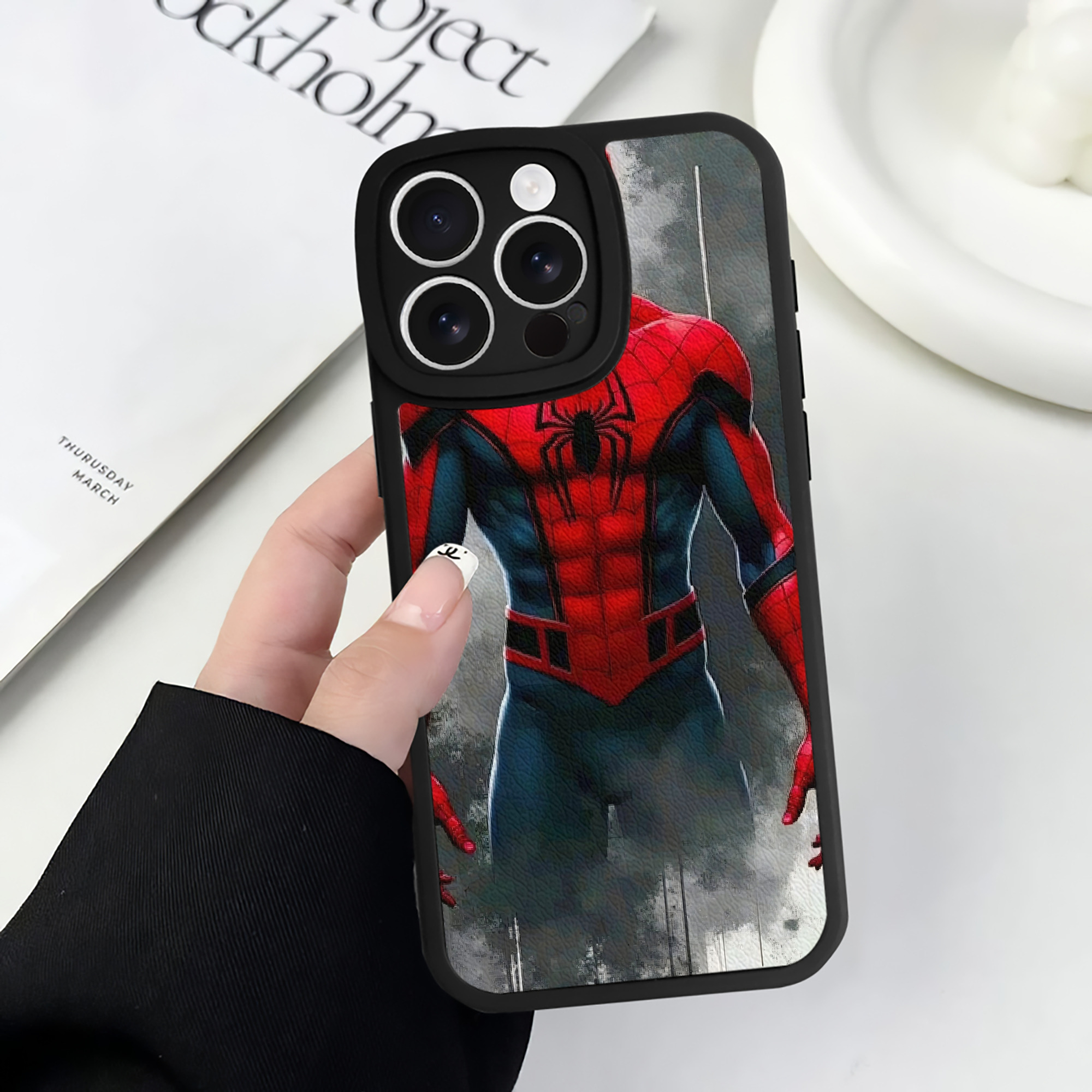 Spider Man スパイダーマン 【iPhone 16シリーズ対応】シリコンスマホケース（レザー調） 材質：シリコン